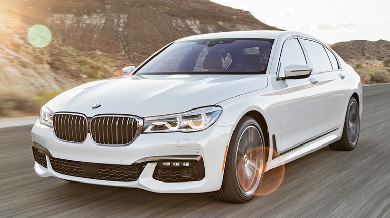 BMW M760i مدل ۲۰۱۷ رونمایی شد